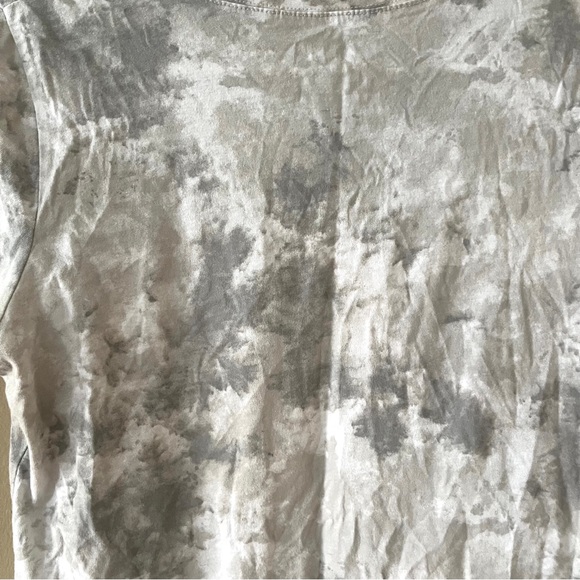 (kids girls) breaking news i don’t care gray & white tie dye tshirt - Picture 7 of 8